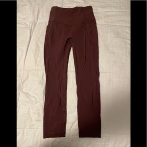Lululemon High Waisted Capris Leggings With Side Pockets. Size 4.